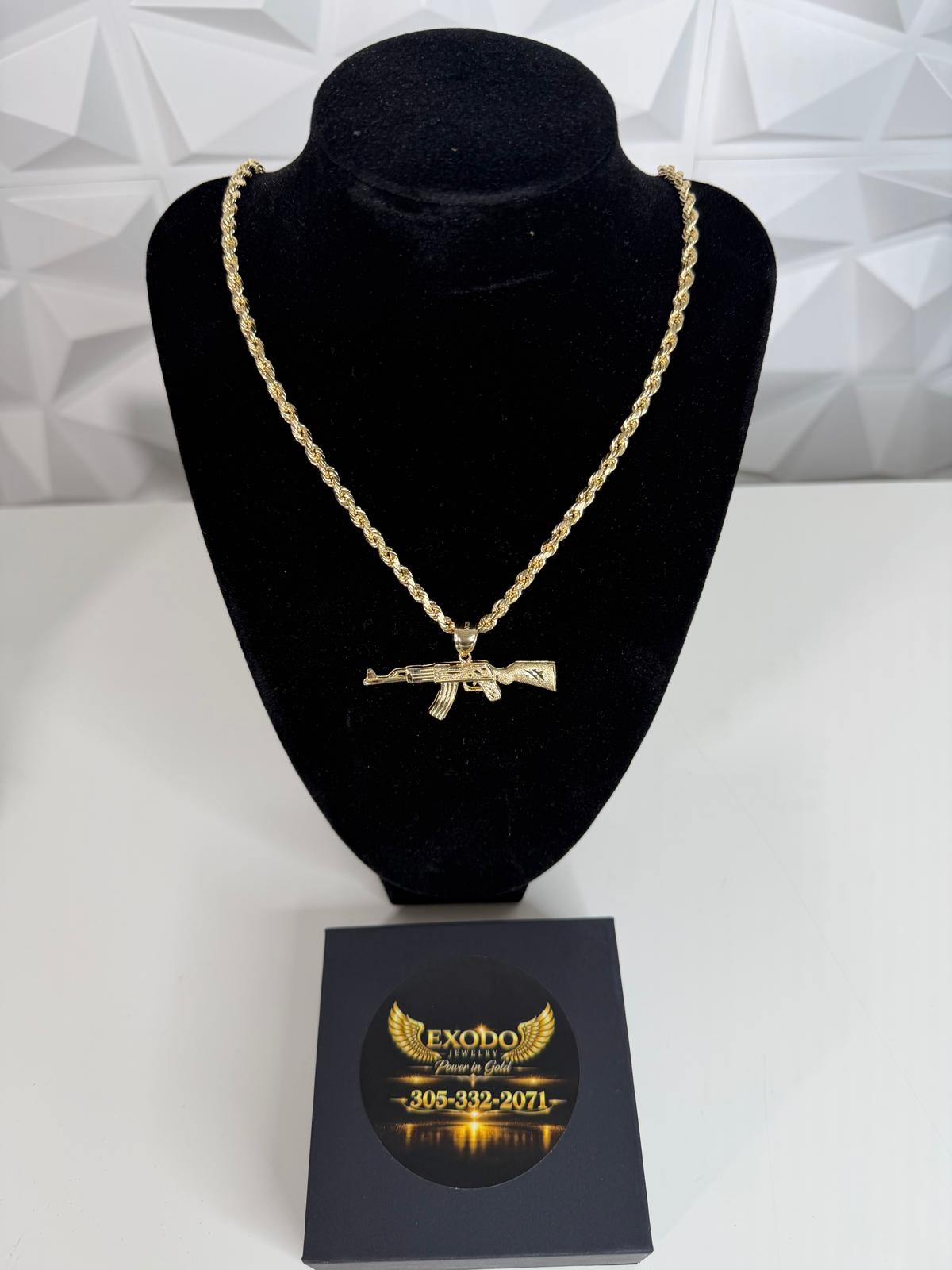Cadena Tipo Soga en Oro 10K con Dije AK-47 – Estilo Urbano Premium | Éxodo Jewelry